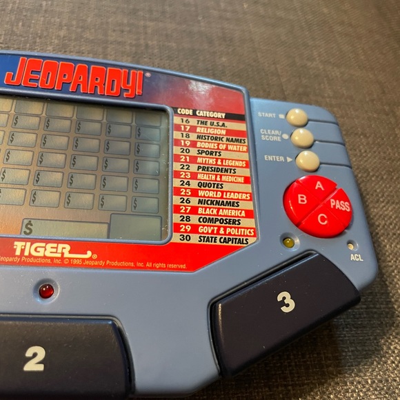 Vintage 1995 Jeopardy Handheld Game by Tiger Electronics - TESTED - Picture 3 of 11
